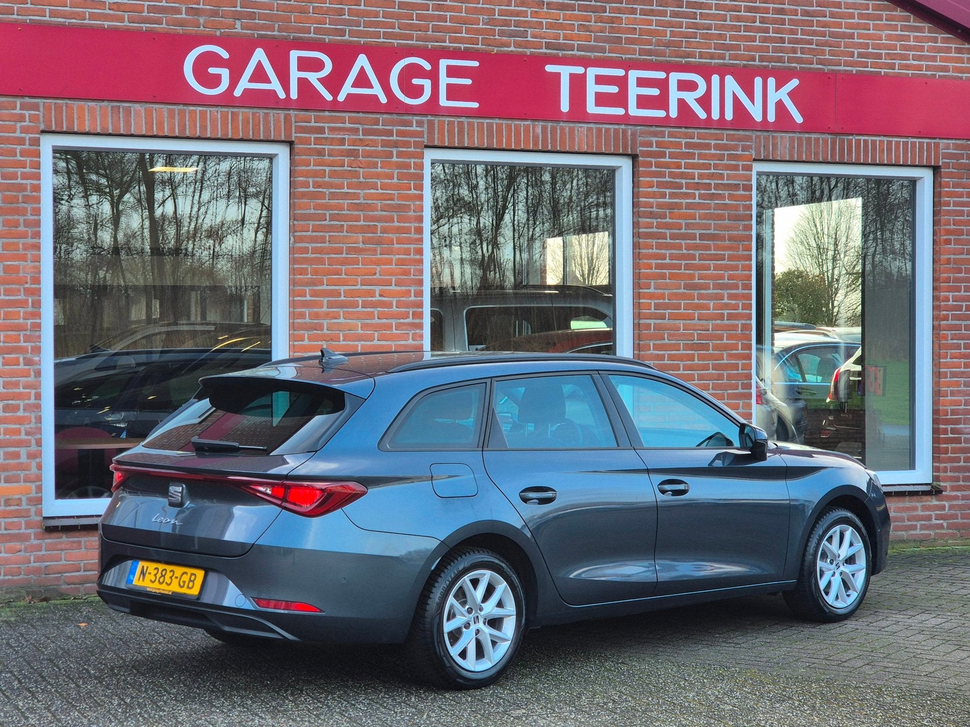 Seat Leon Sportstourer 1.0 eTSI Style Business Intense 110PK, Auto's, Stof, Euro 6, 700 kg, Leon