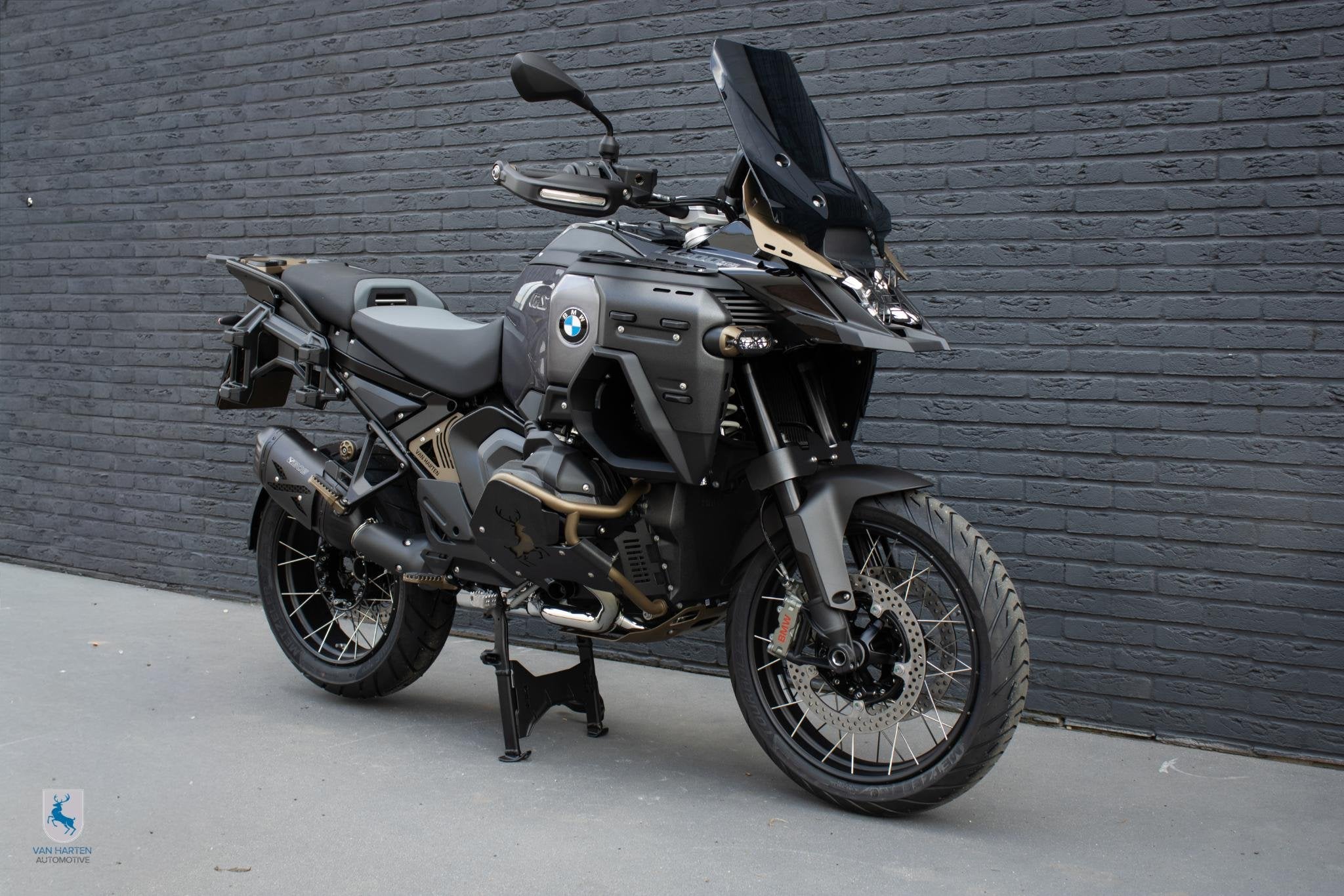 BMW R 1300 GS Adventure Triple Black / Bronze Edition / Van, Einsteinlaan 5
2289 CC  Rijswijk, NL, Meer dan 35 kW, Toermotor, 1300 cc