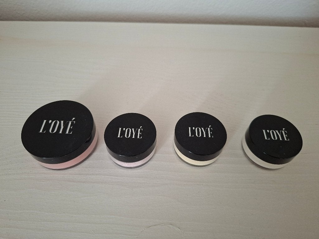 loye minerale make-up (in 1 koop of per stuk), Overige kleuren, Gehele gezicht, Ophalen of Verzenden, Zo goed als nieuw
