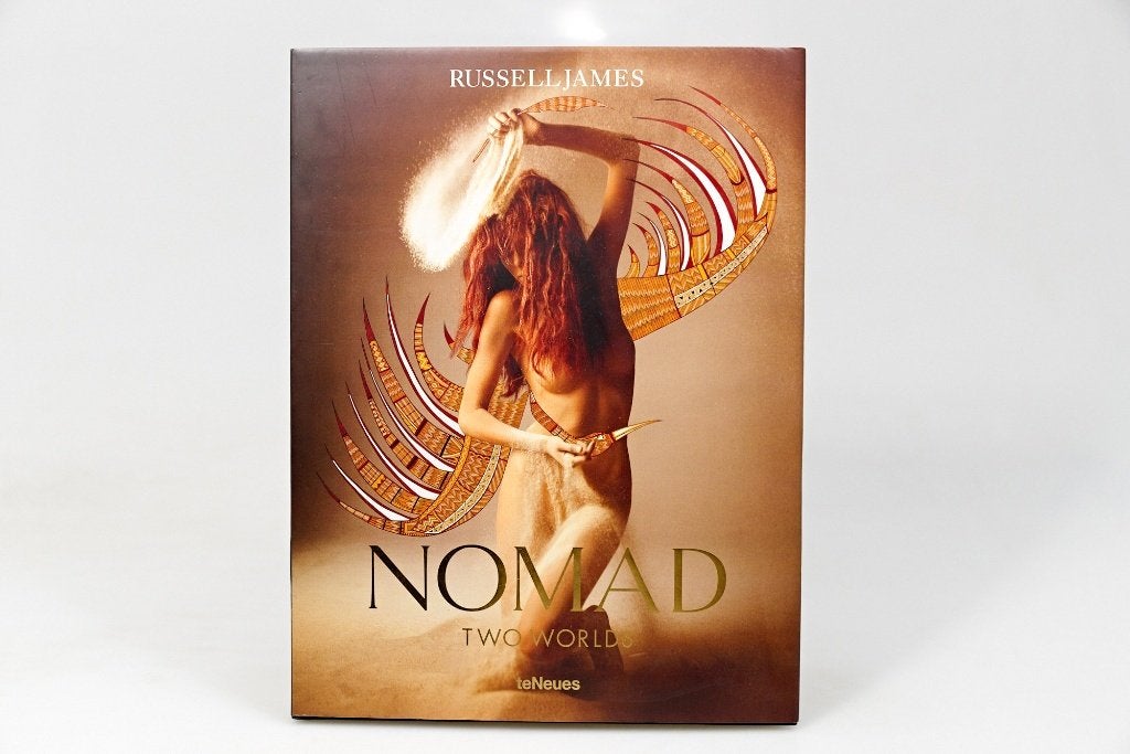 Russell James - Nomad - Two Worlds, Ophalen of Verzenden, Zo goed als nieuw, Fotografen