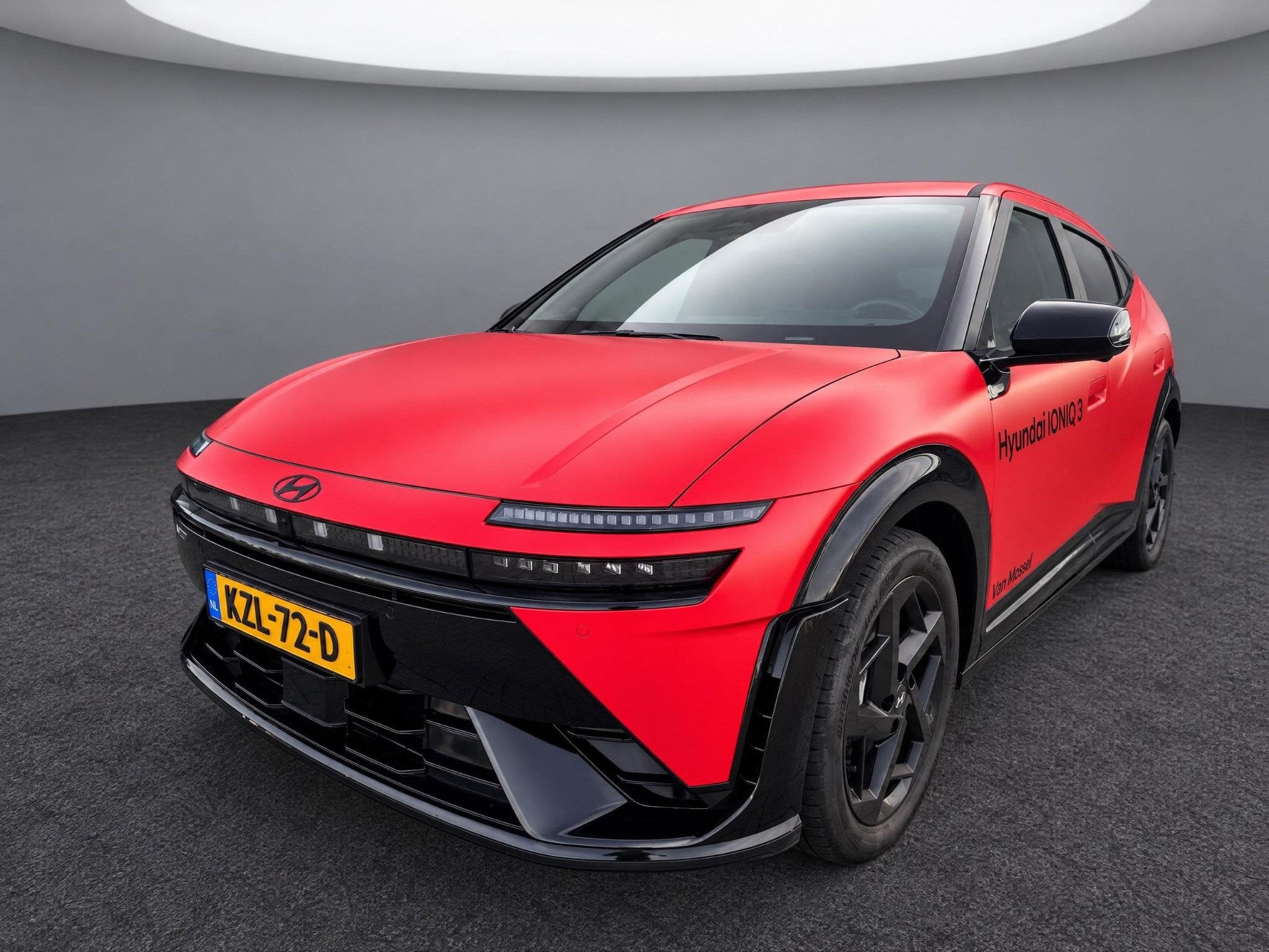 Hyundai IONIQ 3 N Line 61 kWh | Warmtepomp | N line Interieu, Auto's, 136 pk, Gebruikt, 750 kg, Alcantara