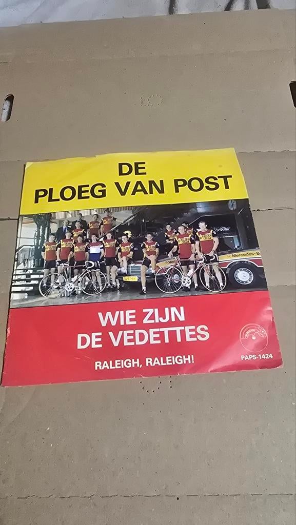 De Ploeg van Post - Wie zijn de Vedettes? (Raleigh), Ophalen of Verzenden, Gebruikt
