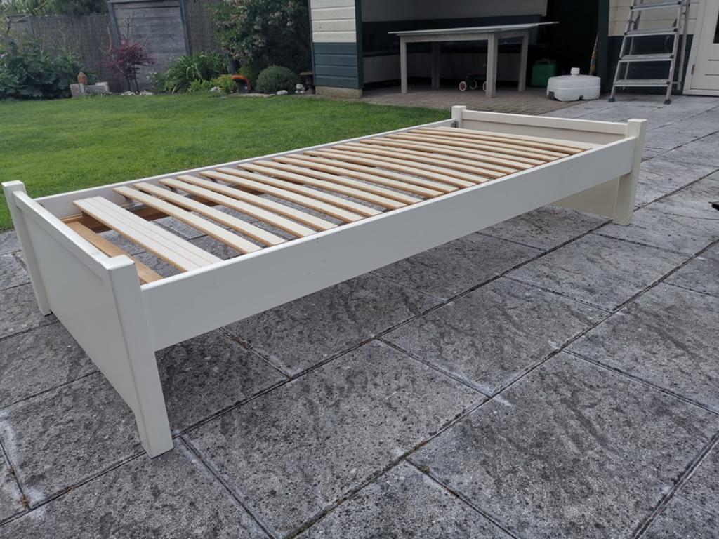 Bed wit hout met goede lattenbodem gratis, Ophalen, Gebruikt, 90 cm, Eenpersoons