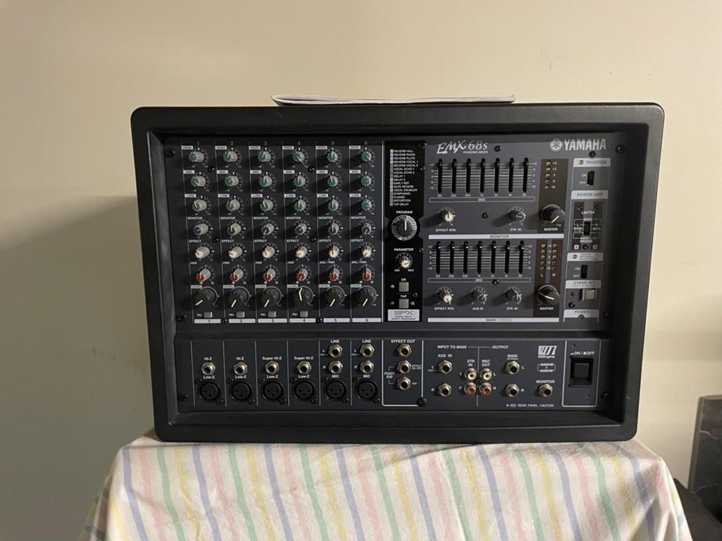 Yamaha EMX68S Powered Mixer - Zo goed als nieuw, Muziek en Instrumenten, Ophalen, Zo goed als nieuw, 5 tot 10 kanalen, Microfooningang