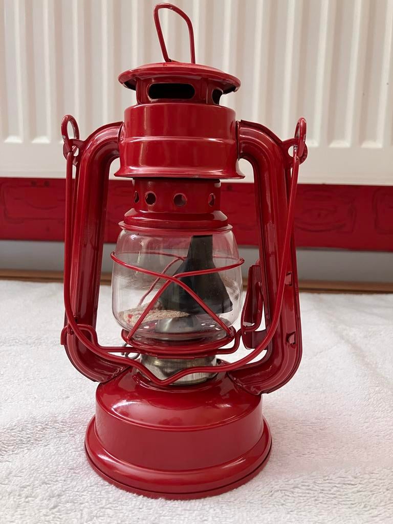 Niet gebruikt Rode olielamp / stormlantaarn, 20 cm hoog, Ophalen of Verzenden, Nieuw