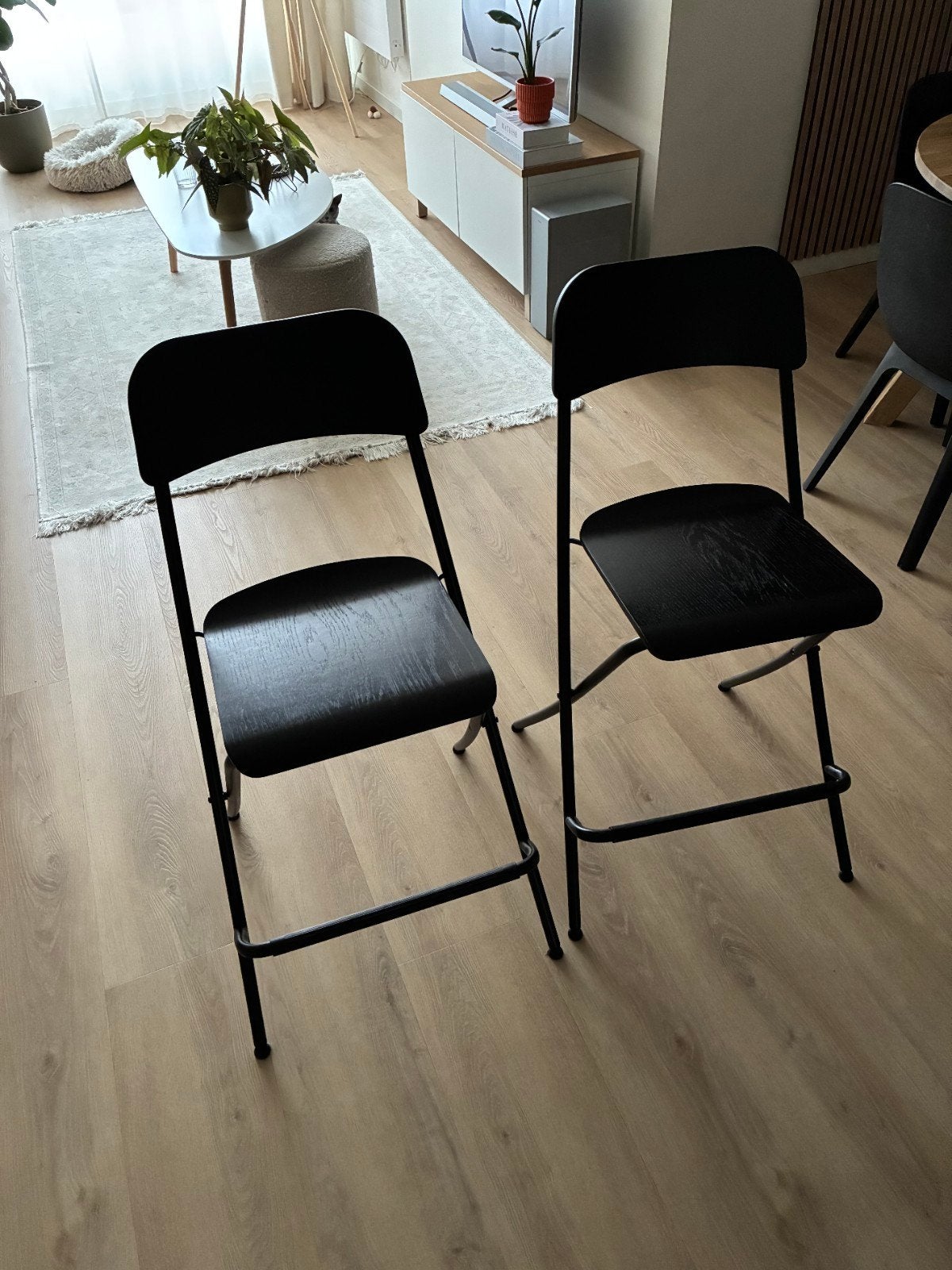 Twee zwarte barkrukken van IKEA (Franklin), Huis en Inrichting, Barkrukken, 2 krukken, Ophalen, Gebruikt, 60 tot 90 cm