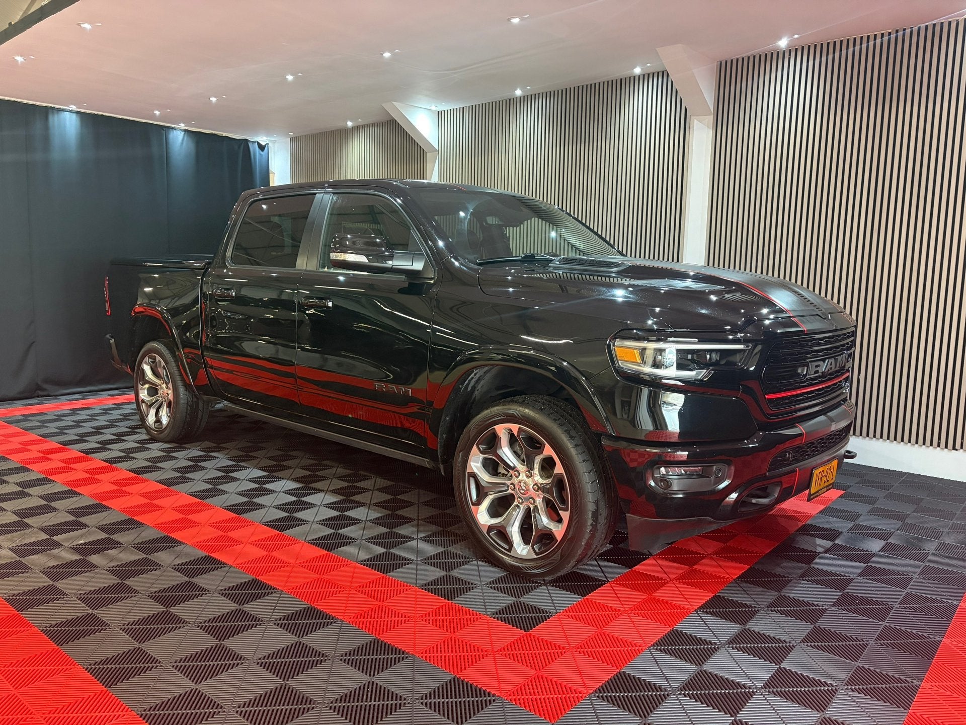 Dodge Ram 1500 5.7 V8 Hemi 4x4 Crew Cab Laramie Limited Edit, Auto's, Dealer onderhouden, Gebruikt, 5654 cc, Verwarmde buitenspiegels