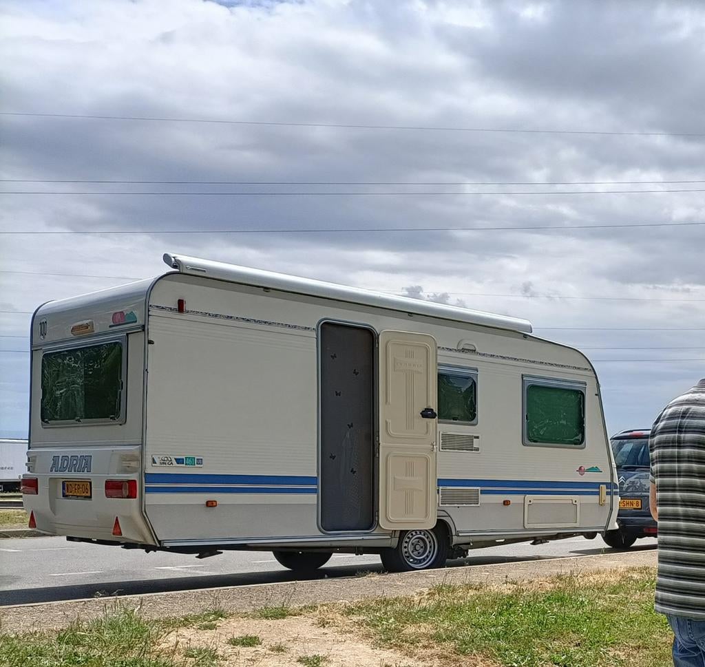 Adria Unica 461UB, met mover ,BOVAG 2026, Caravans en Kamperen, Caravans, Particulier, tot en met 4, Rondzit, Adria, Vast bed