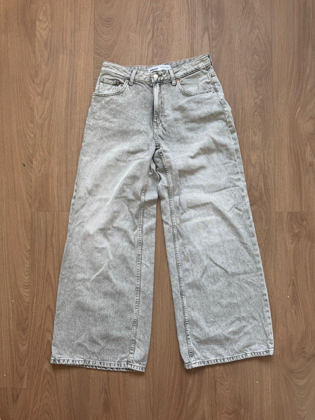 Jeans in grijs van Bershka maat 40, Zo goed als nieuw, W30 - W32 (confectie 38/40), Grijs, Bershka