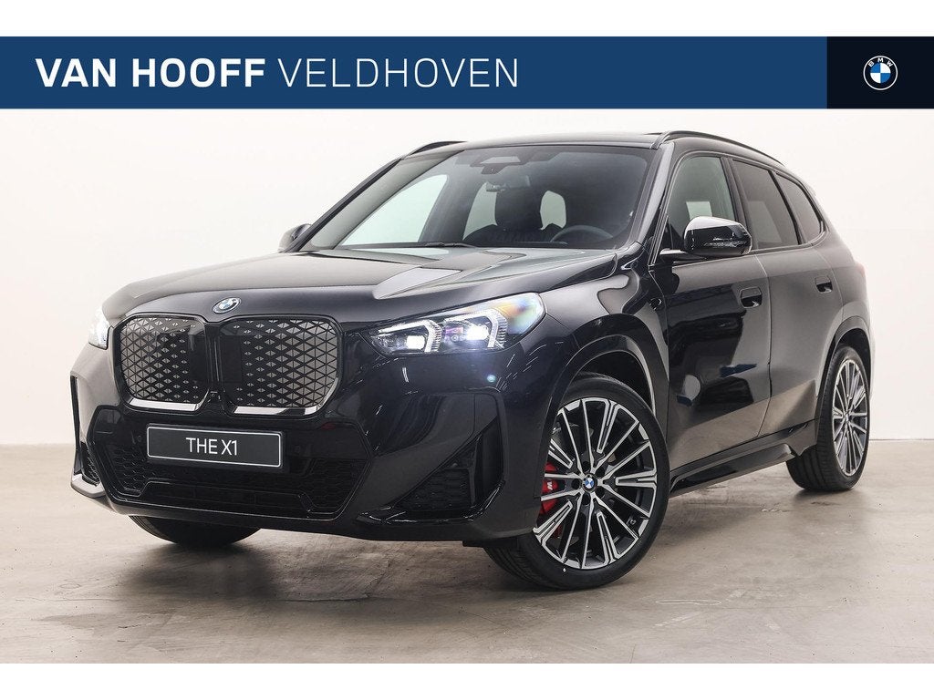 BMW iX1 eDrive20 M Sport / Trekhaak / Panoramadak / Sportsto, Auto's, BMW, Zwart, Zwart, Leder, Stoelverwarming