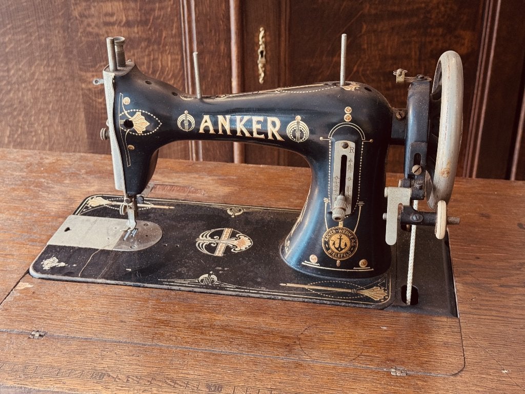Antieke Anker Trapnaaimachine, Ophalen