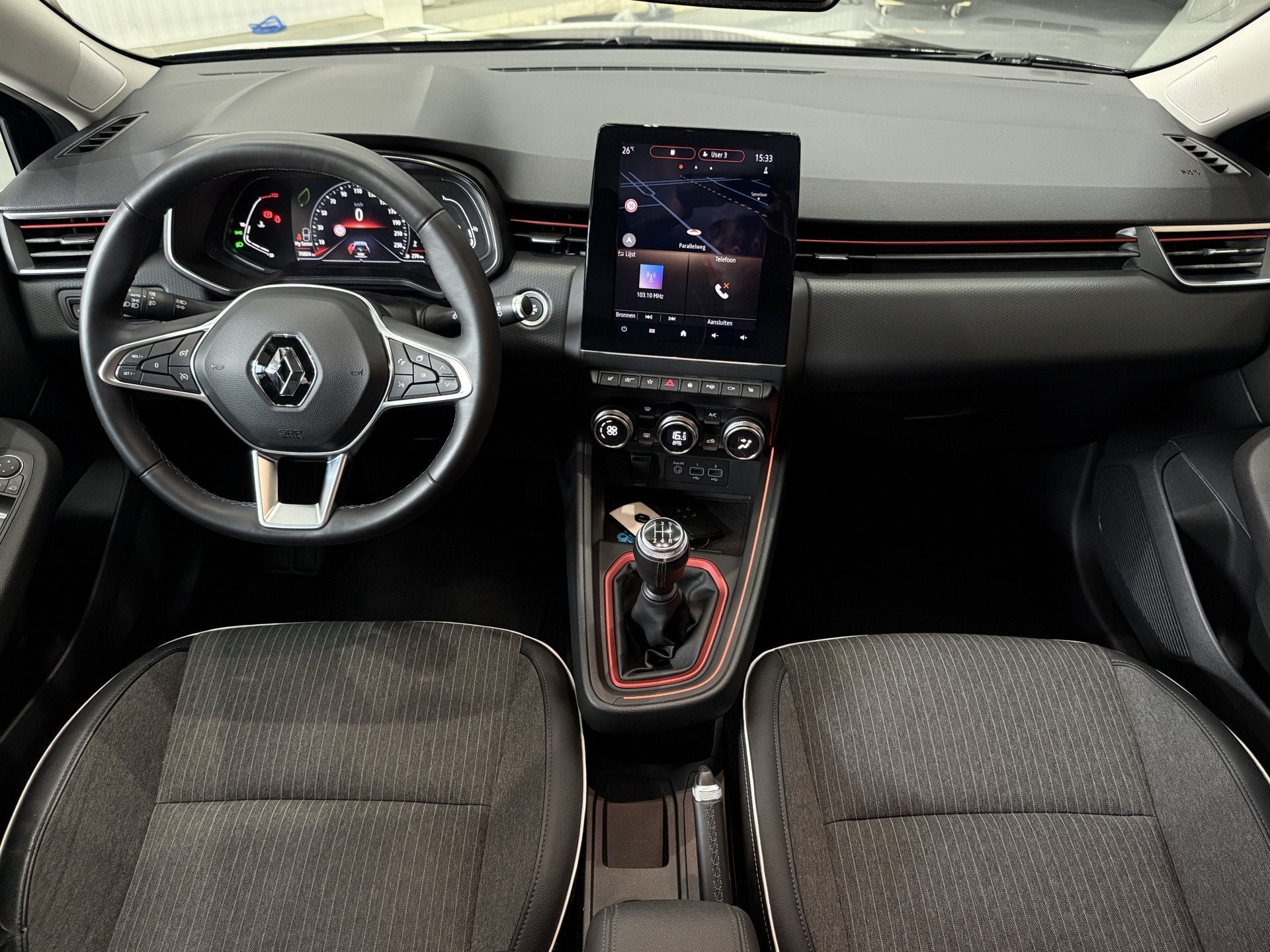 Renault Clio 1.0 TCe 100 pk Intens | Groot Navi | 360 | Stoe, Voorwielaandrijving, 101 pk, Gebruikt, Zwart