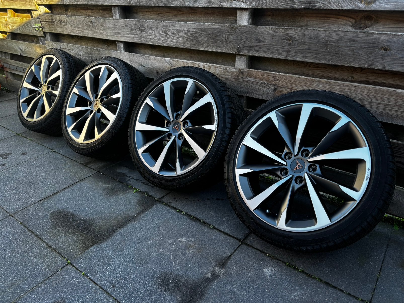 Originele Cupra Seat Leon velgen 18 inch met winterbanden, Ophalen, 18 inch, Gebruikt, Banden en Velgen