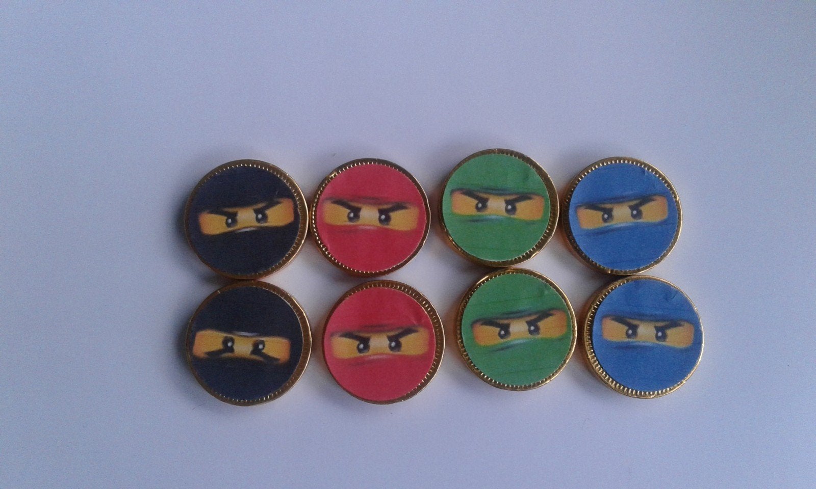Set van 10 Lego Ninjago traktatie chocolademunten, Ophalen of Verzenden, Nieuw, Feestartikel, Verjaardag