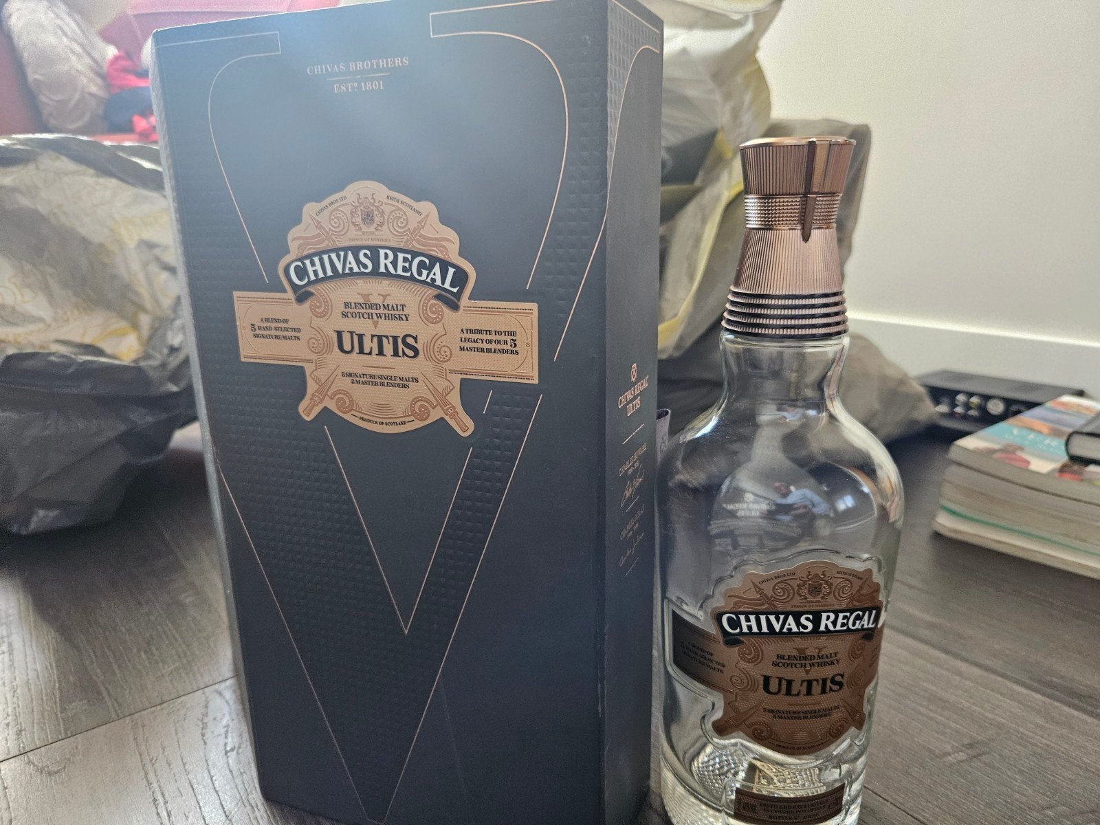 Lege Chivas Regal Ultis fles met originele doos, Ophalen of Verzenden, Zo goed als nieuw