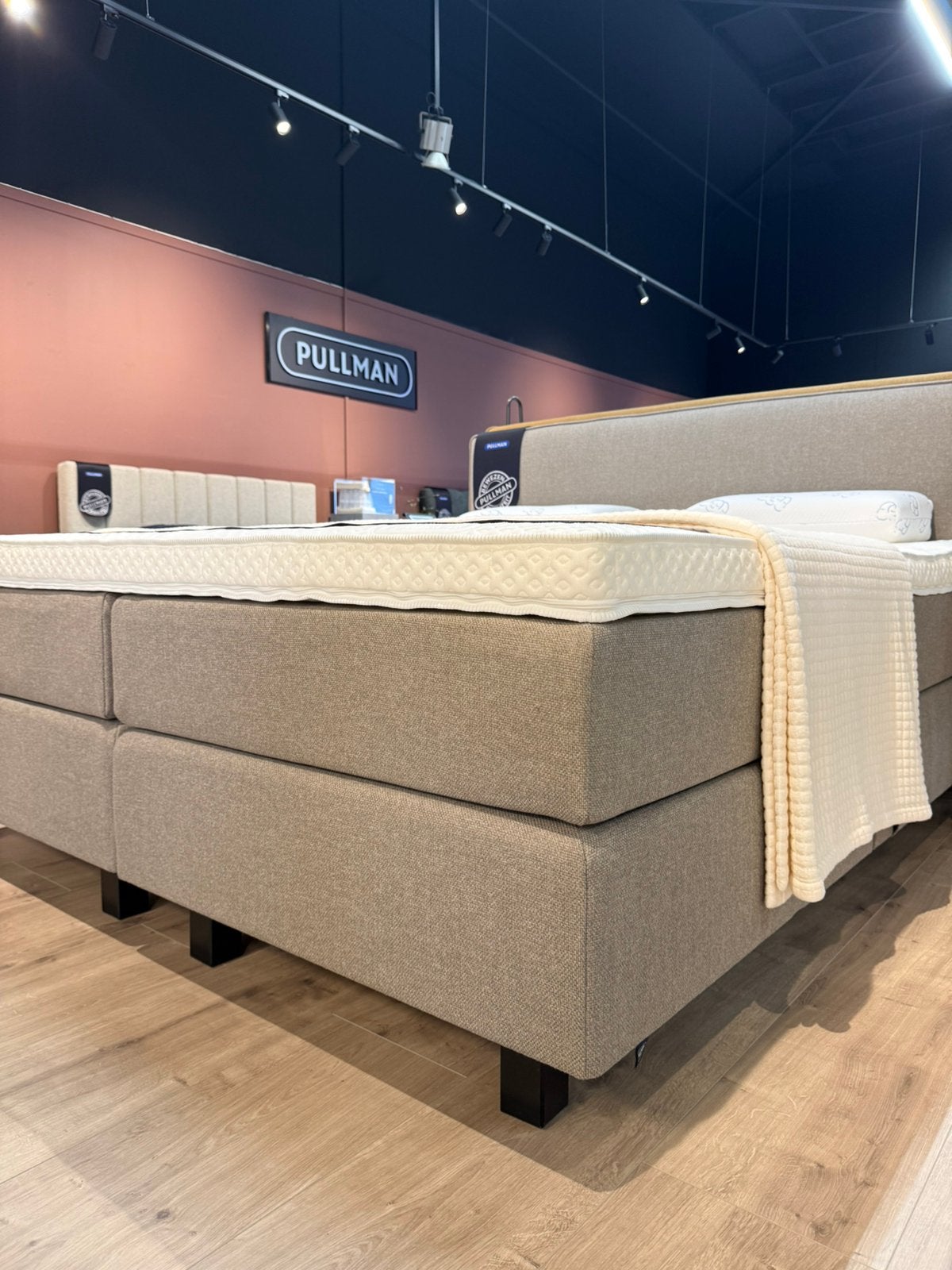 Foto 4 van Pullman Express Boxspring Elektrisch SHOWROOMDEAL
