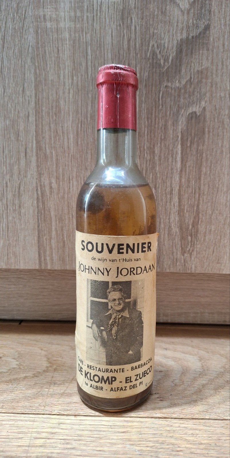oude fles wijn ,Jonny Jordaan .zie de foto's, Verzamelen, Ophalen
