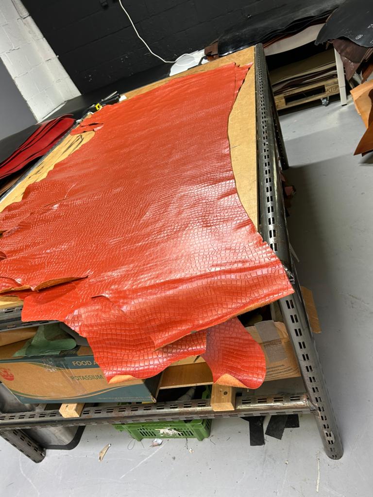 Oranje bruin Italiaanse halve huiden krokodil print Soepel, Bruin, Leer of Kunstleer, Ophalen of Verzenden, Zo goed als nieuw