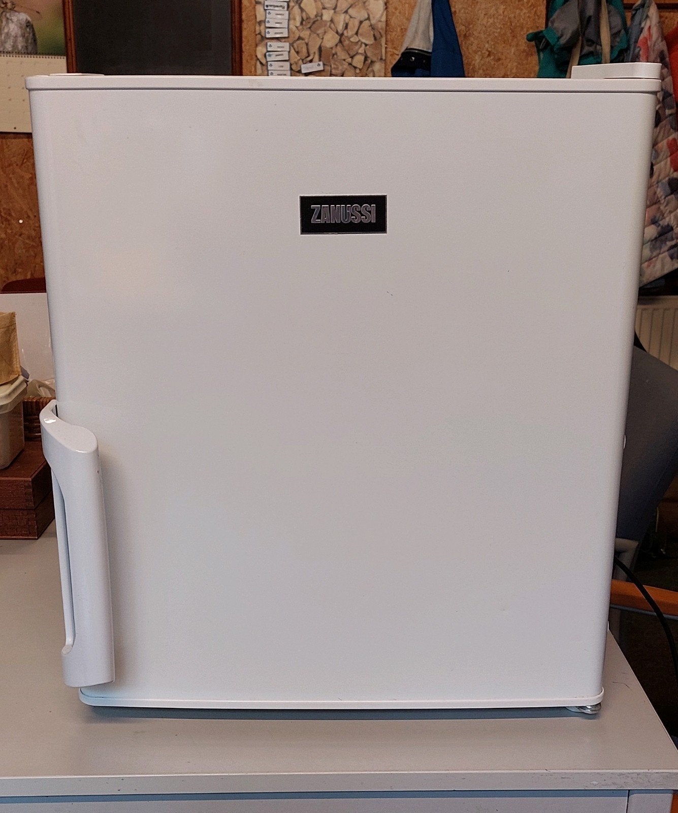 Zanussi camping koelkastje, Minder dan 75 liter, Ophalen, Zonder vriesvak, Minder dan 85 cm