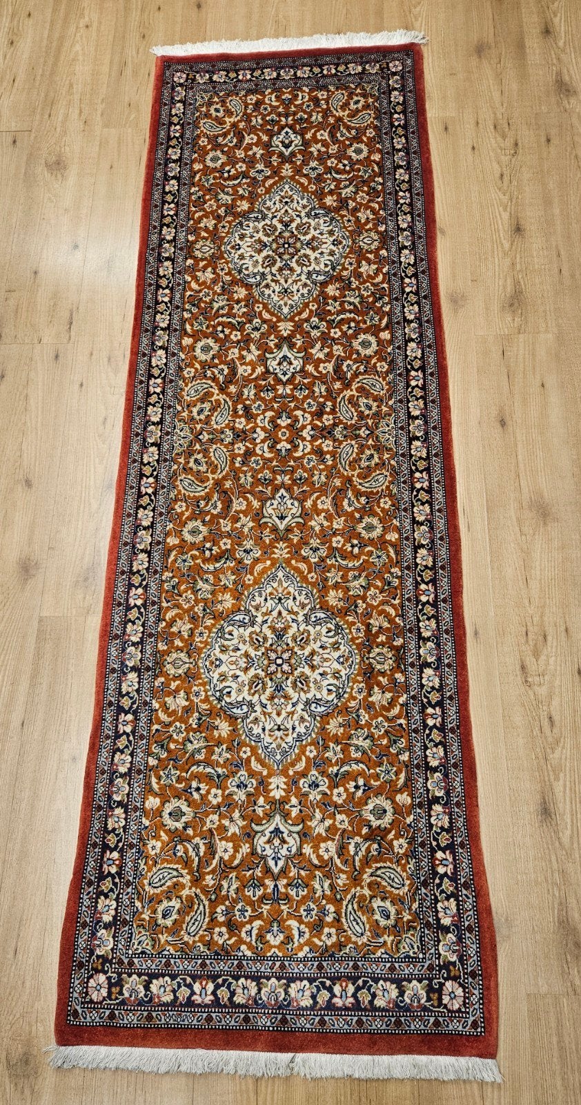 Handgeknoopt perzisch tapijt loper ghom 244x77
N, Info@SlatsAntiek.nl, Perzisch, Vof Slats Antiek, Crème