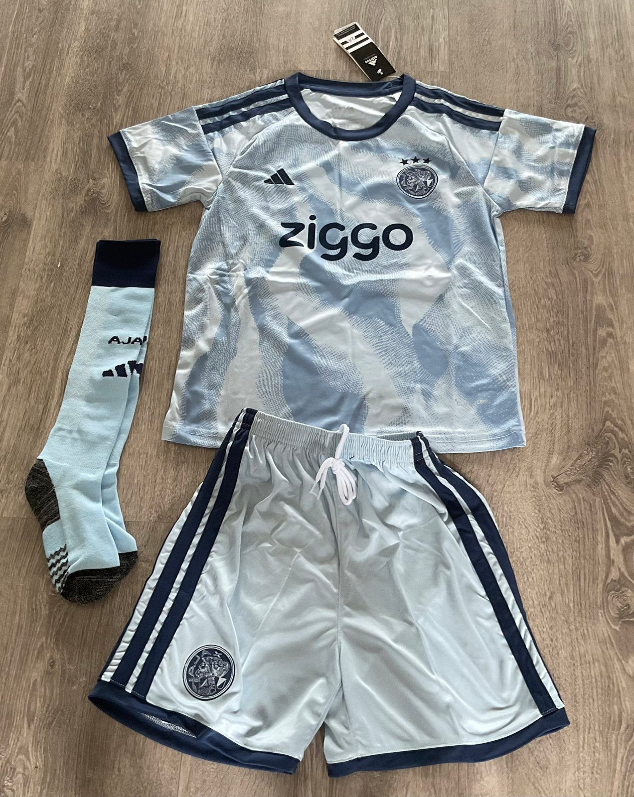 Ajax tenue kindermaten, Sport en Fitness, Voetbal, Maat XS of kleiner, Ophalen of Verzenden, Zo goed als nieuw, Set