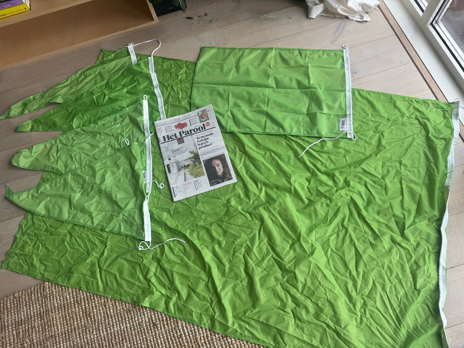 6 groene vlaggen met stokken, Ophalen, Zo goed als nieuw