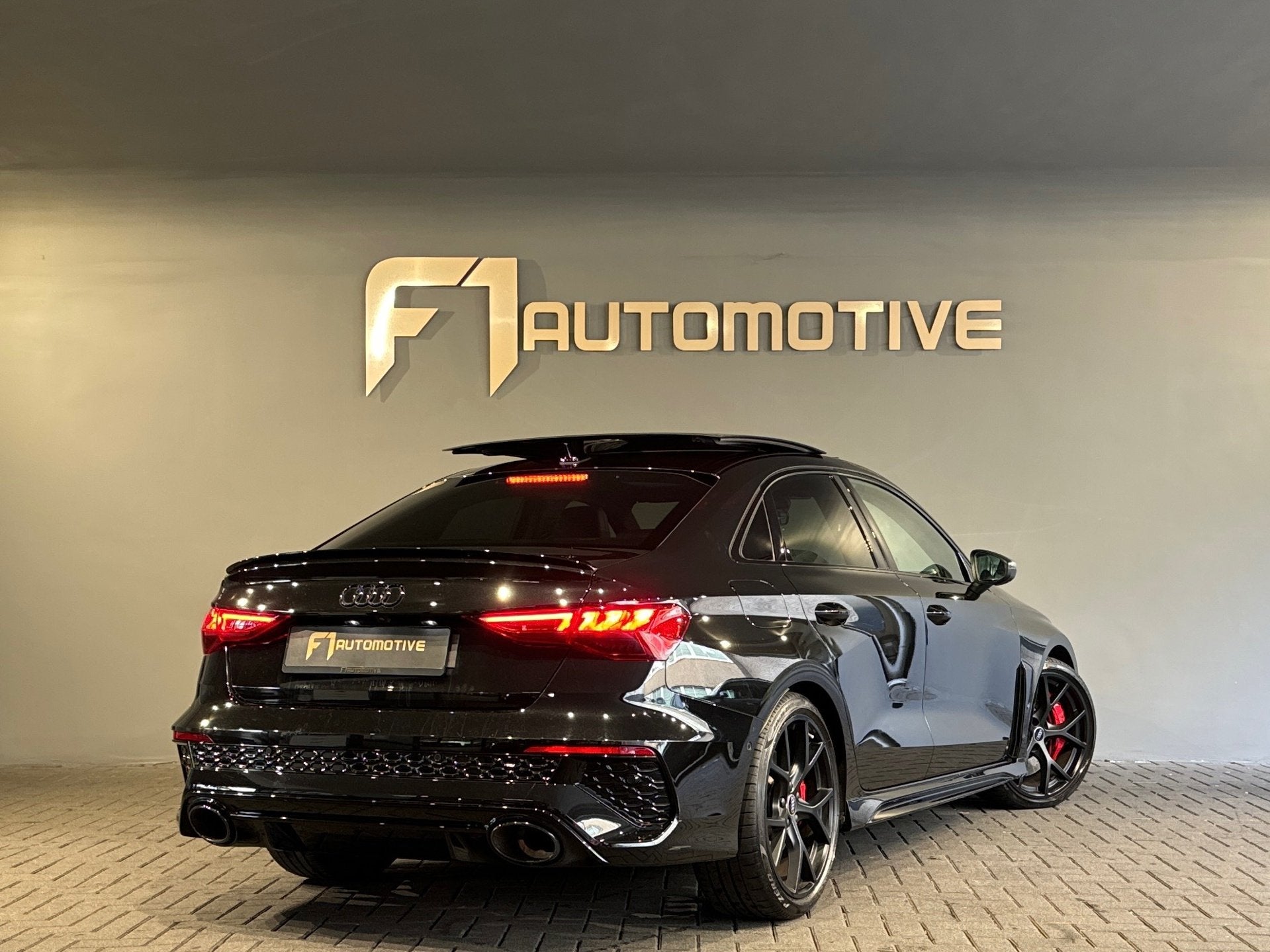 Audi RS3 Limousine 2.5 TFSI Quattro Pano|HuD|Massage|B&O|BTW, Auto's, Audi, Automaat, Gebruikt, RS3, Zwart