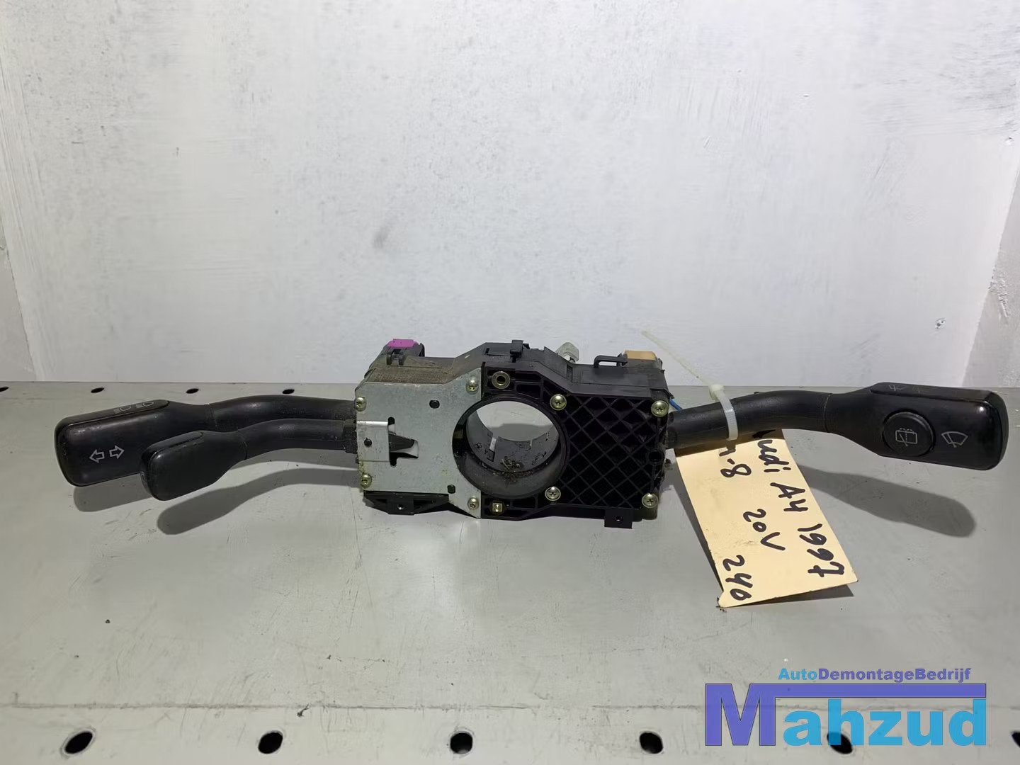 AUDI A4 B5 AVANT Stuurkolom schakelaar 4D0953513, Auto-onderdelen, Gebruikt, AUDI AG, Auto-Union-Strasse 1
85045  Ingolstadt, DE