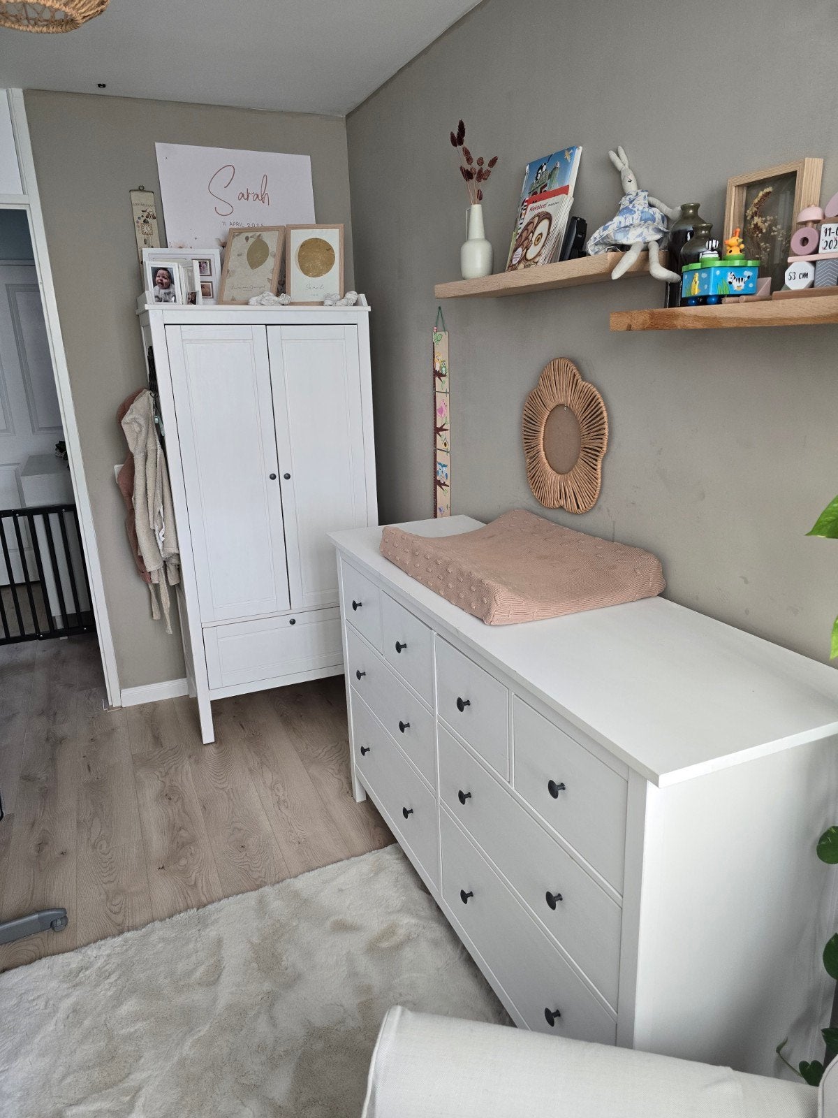 Babykamer (ledikant, Hemnes commode en kast), Ophalen, Zo goed als nieuw, Jongetje of Meisje