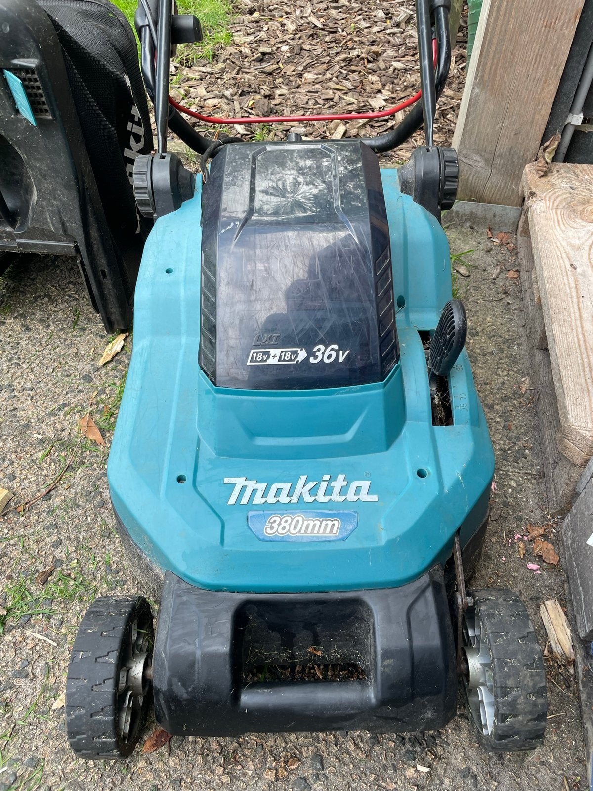 Kapotte Makita DLM382 Accu Grasmaaier 380mm - Gebruikt, Tuin en Terras, Grasmaaiers, Ophalen, Cirkelmaaier, Gebruikt, Accu-grasmaaier