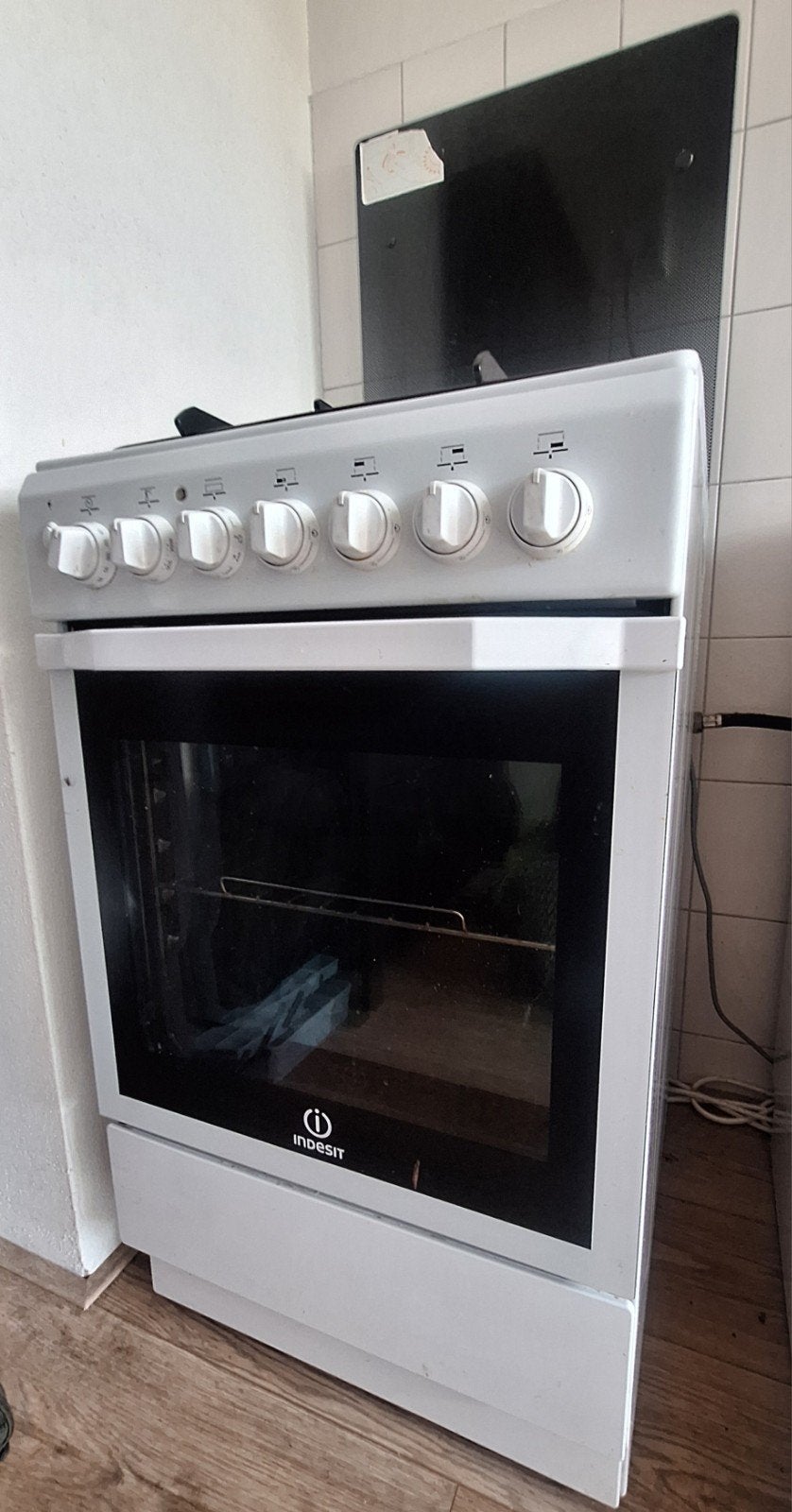Indesit Vrijstaand Gasfornuis met Oven - Wit, Ophalen, Gebruikt, 60 cm of meer, 4 kookzones