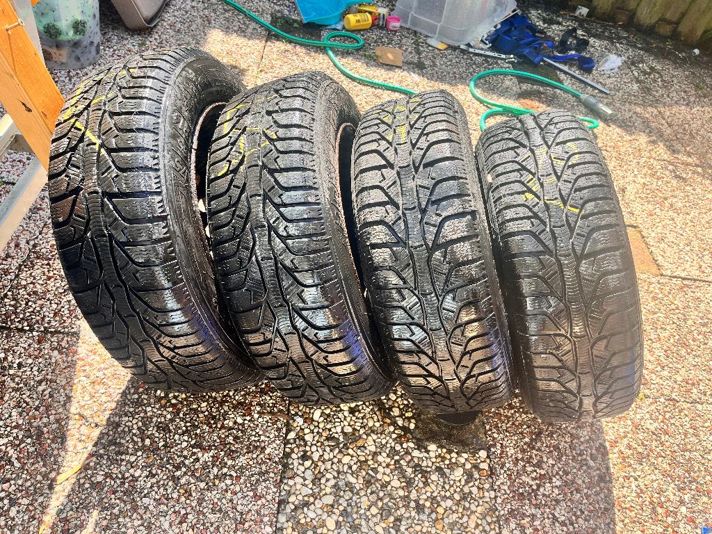Winterbanden Renault Clio bouwjaar 2002, Ophalen, Gebruikt, 15 inch, Banden en Velgen