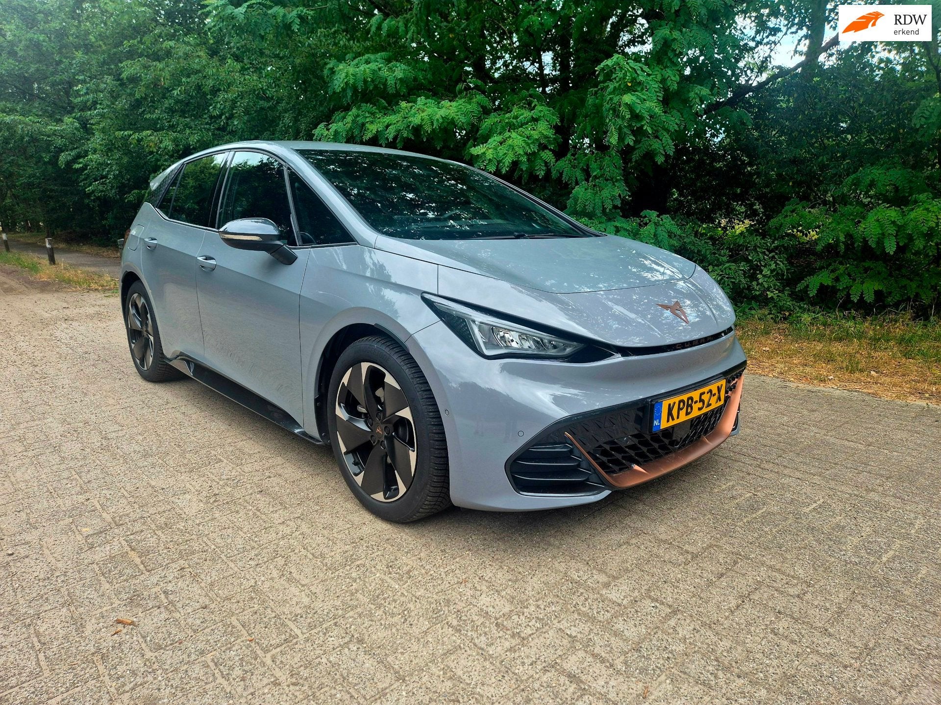 Cupra Born Impulse 62 kWh, Dealer onderhouden, Gebruikt, Zwart, 1728 kg