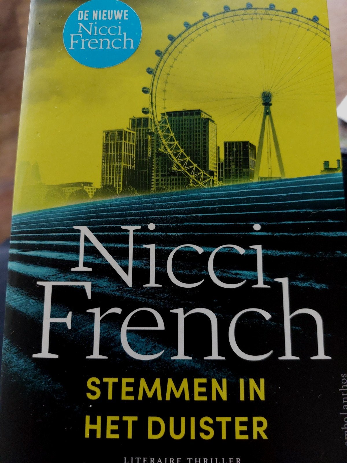 Nicci French - Stemmen in het duister, Europa overig, Nicci French, Ophalen of Verzenden, Zo goed als nieuw