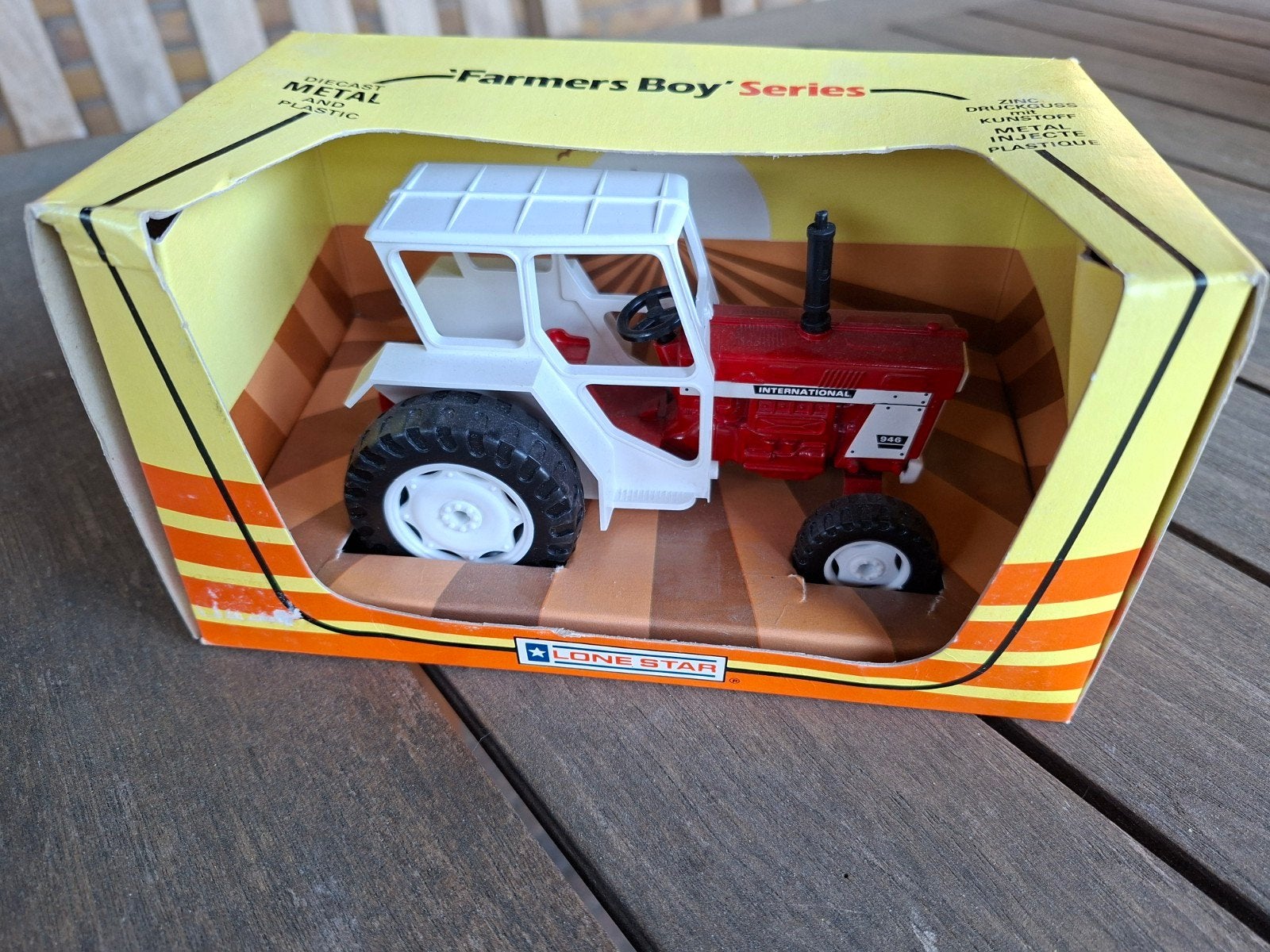 International 946 Lone Star, Hobby en Vrije tijd, Modelauto's | 1:32, Ophalen of Verzenden, Nieuw, Tractor of Landbouw