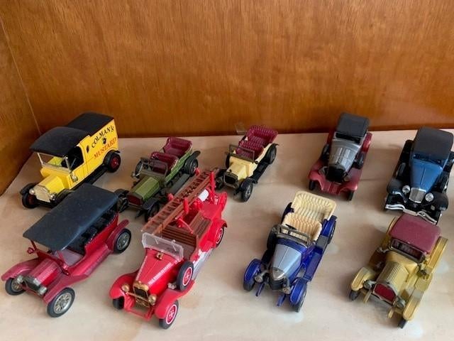 Miniatuur autootjes, diverse merken waaronder Matchbox, Ophalen, Zo goed als nieuw, Auto