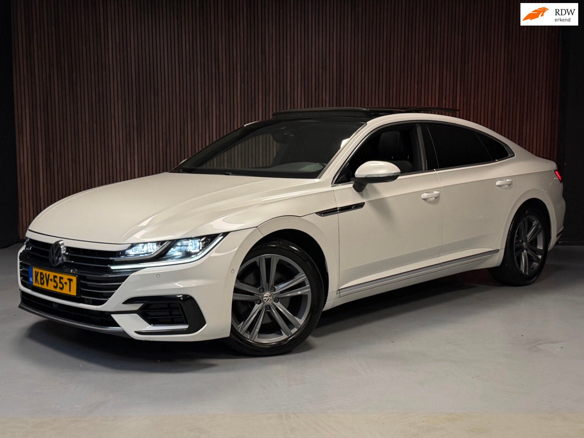 Volkswagen ARTEON 1.5 TSI DSG VOLLEDIG R-LINE UITGEVOERD|MEM, Auto's, Dealer onderhouden, Arteon, 4 cilinders, 150 pk