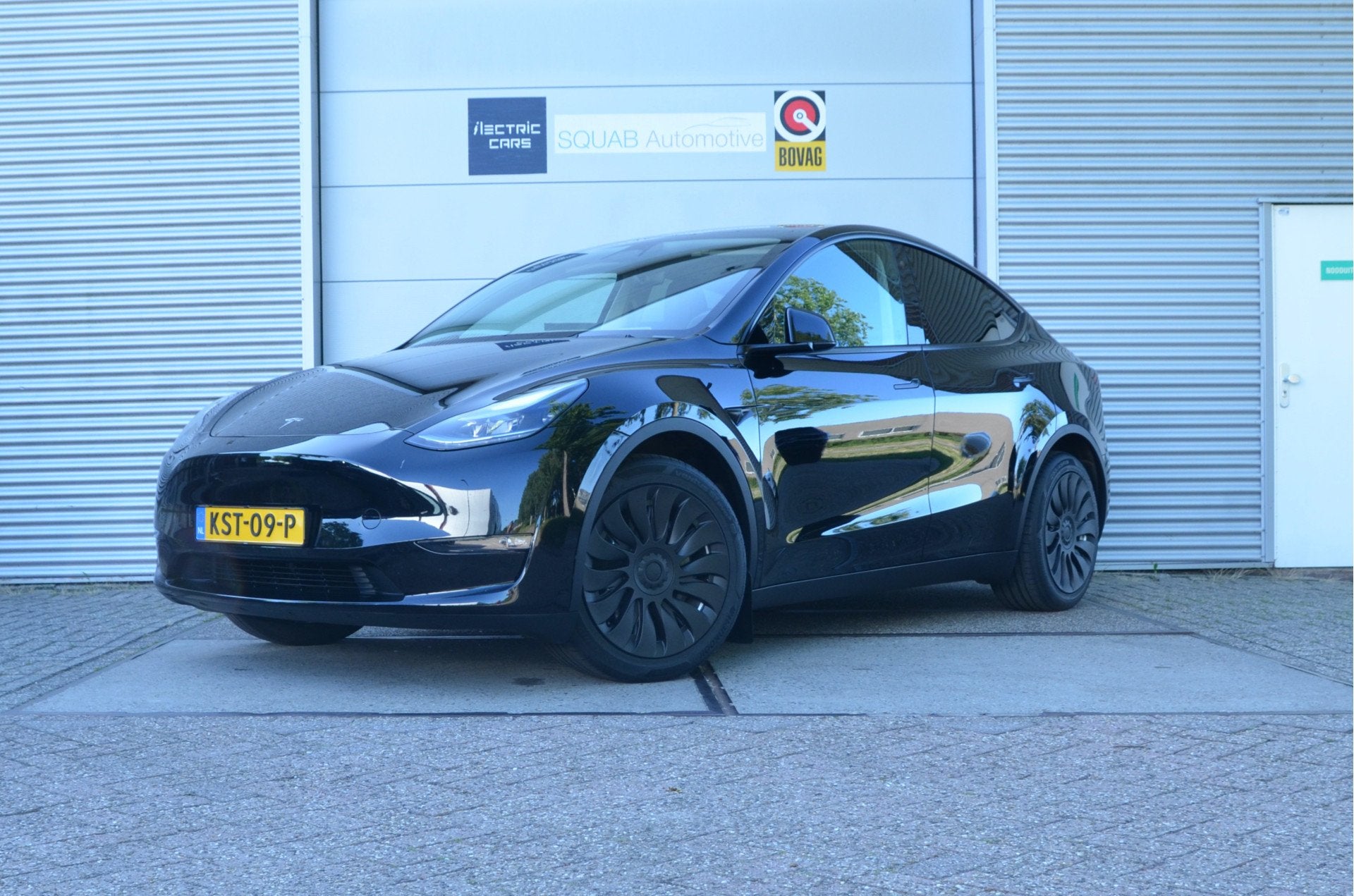 Tesla Model Y Long Range AWD 75 kWh Trekhaak (1.600kg) AutoP, Auto's, Automaat, Gebruikt, Zwart, Leder