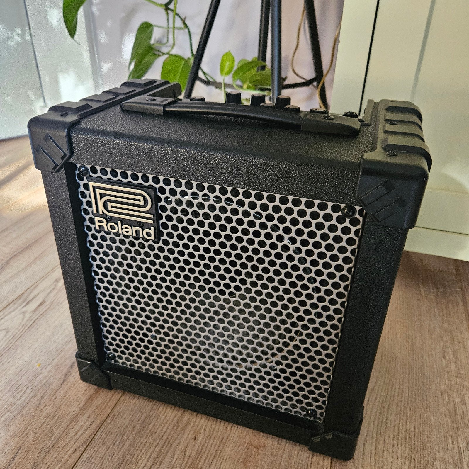 Roland Cube 15 Gitaarversterker, Ophalen, Zo goed als nieuw, Minder dan 50 watt