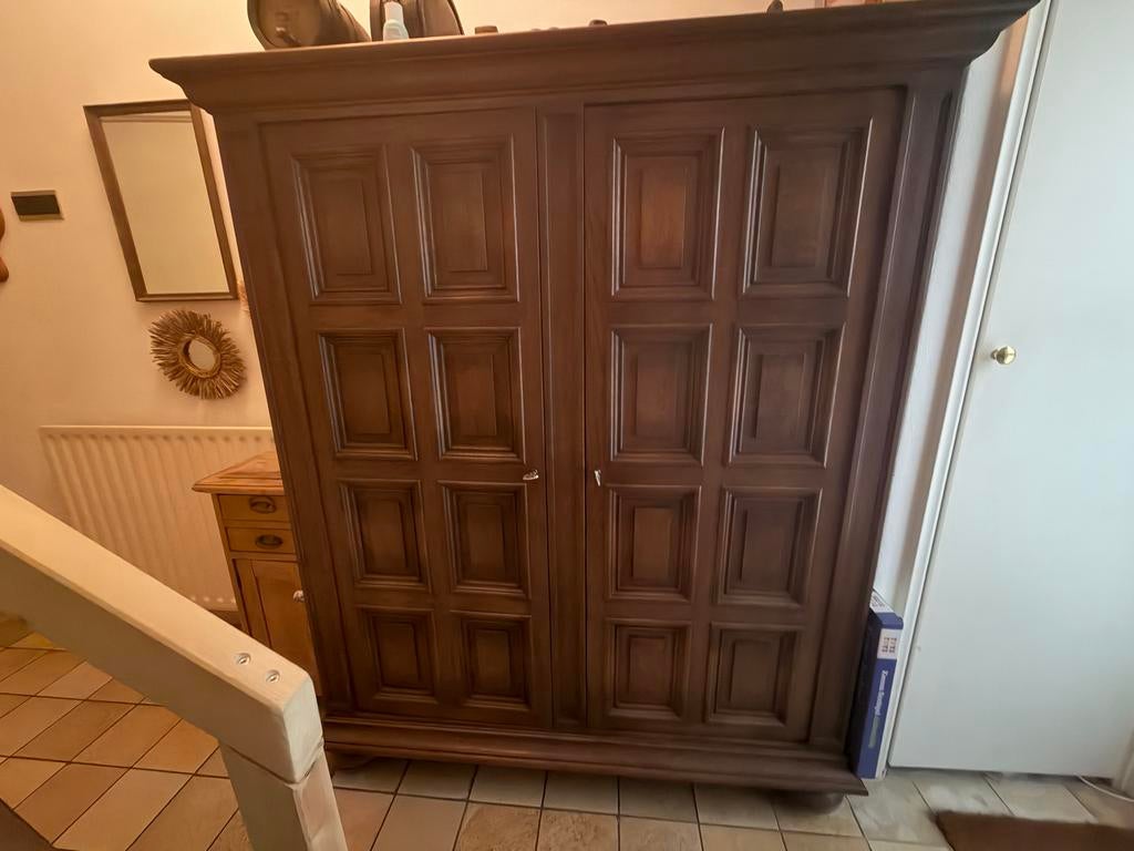 Massief eiken houten opbergkast met paneeldeuren, Gebruikt, 100 tot 150 cm, Ophalen of Verzenden, 150 tot 200 cm