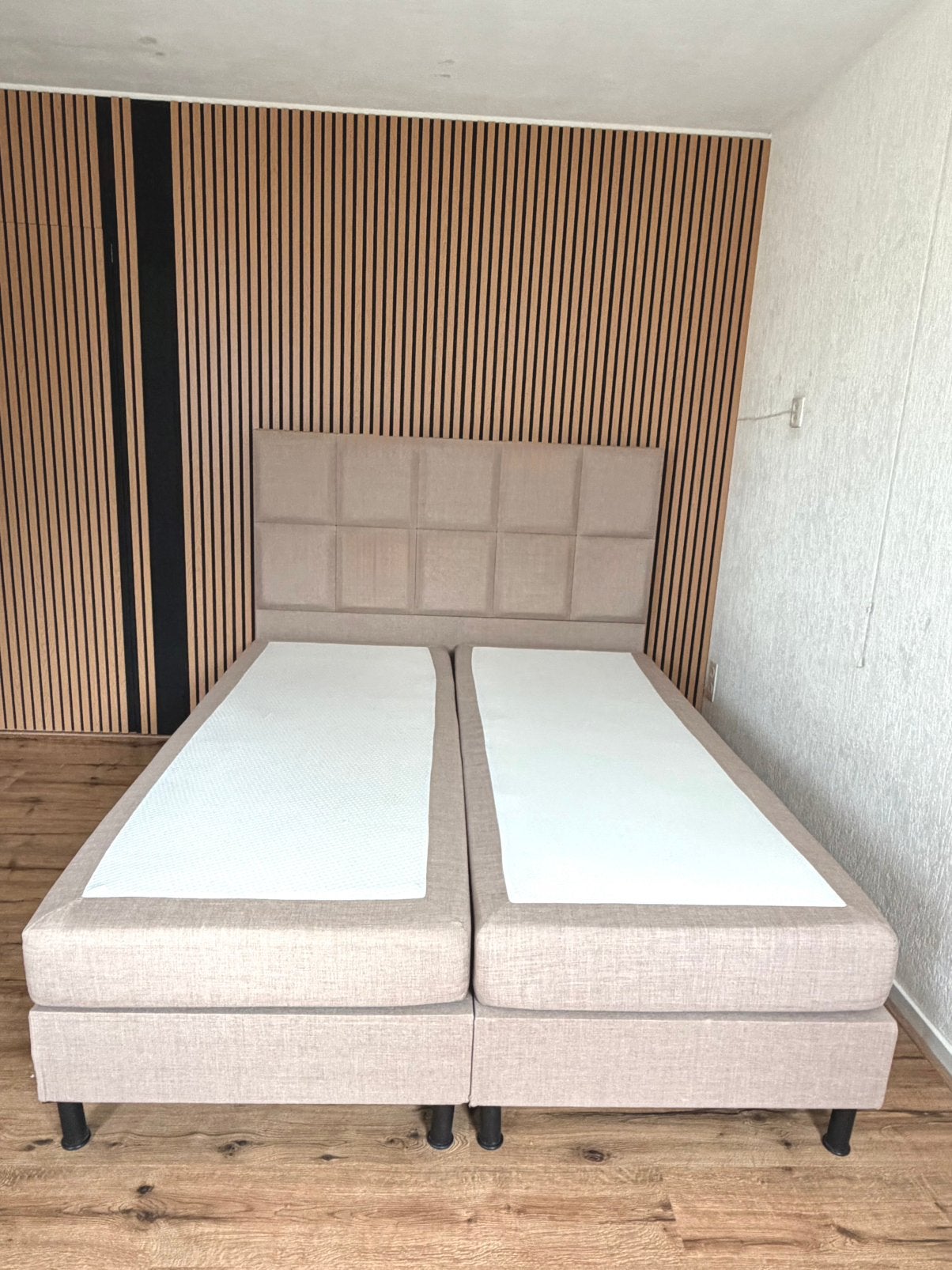 Tweepersoonsbed 160x200 + TV lift, Ophalen, Beige, Tweepersoons, Zo goed als nieuw