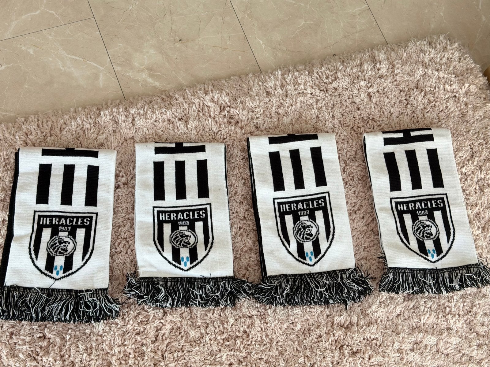 4x Sjaal Heracles Almelo - Nieuw, Ophalen of Verzenden, Nieuw, Overige binnenlandse clubs, Vaantje of Sjaal