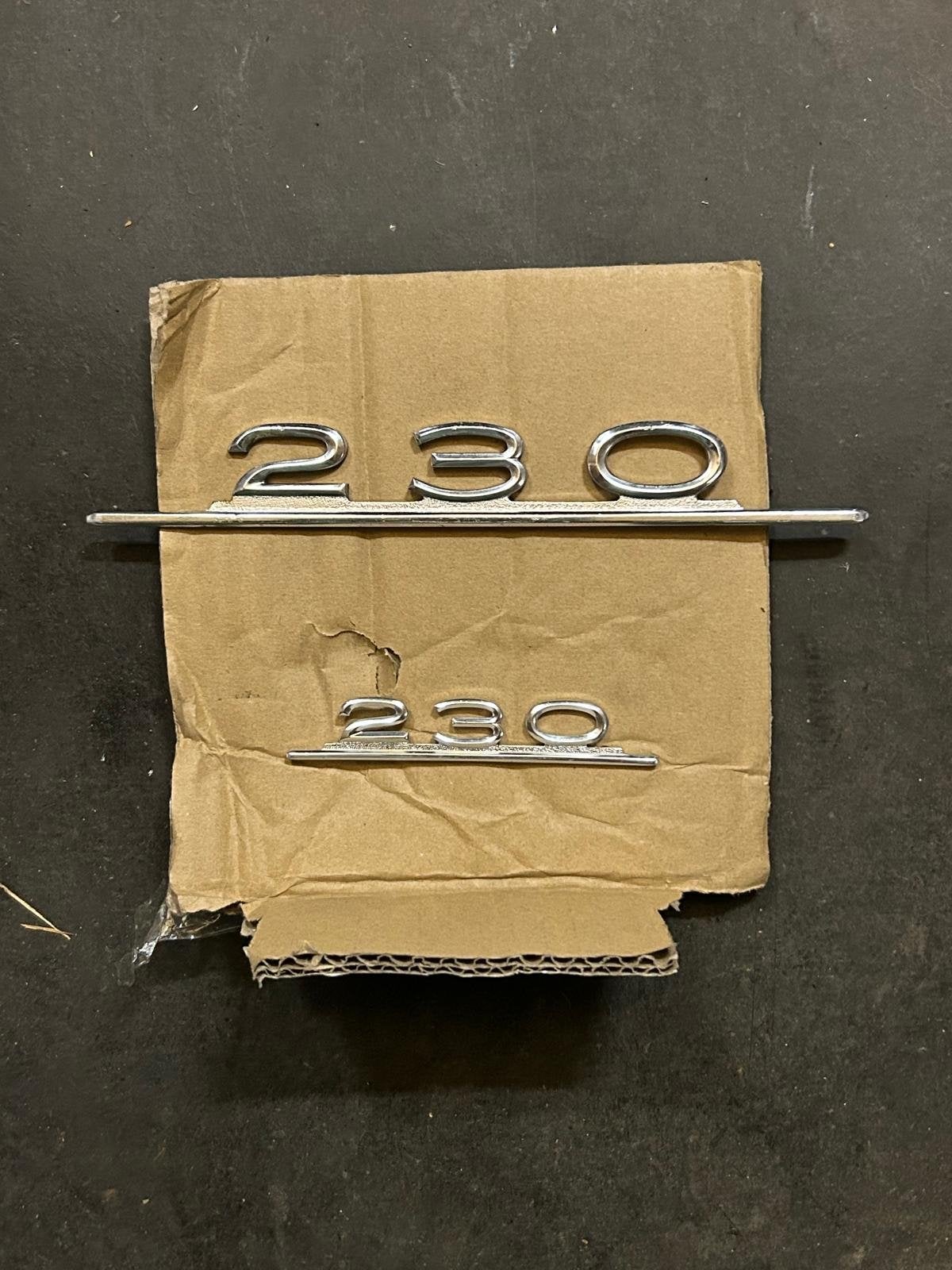 Mercedes-Benz 230 Embleem - Origineel en in goede staat, Gebruikt, Achterklep, Voor, Mercedes-Benz