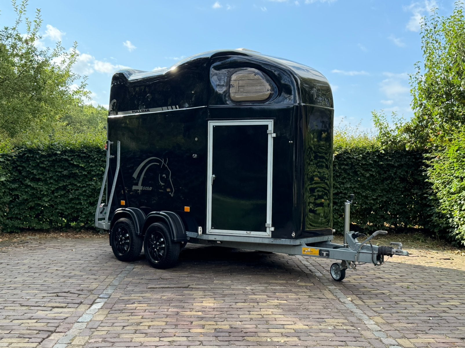 Super mooie 2 paards cheval liberte kunstof bodem zadelkamer, Ophalen, Zo goed als nieuw, 2-paards trailer, TT paardentrailers