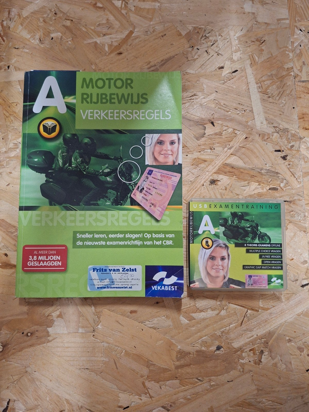 Theorieboek+USB motorrijbewijs A, Boeken, Ophalen of Verzenden, Zo goed als nieuw, Overige niveaus, Vekabest