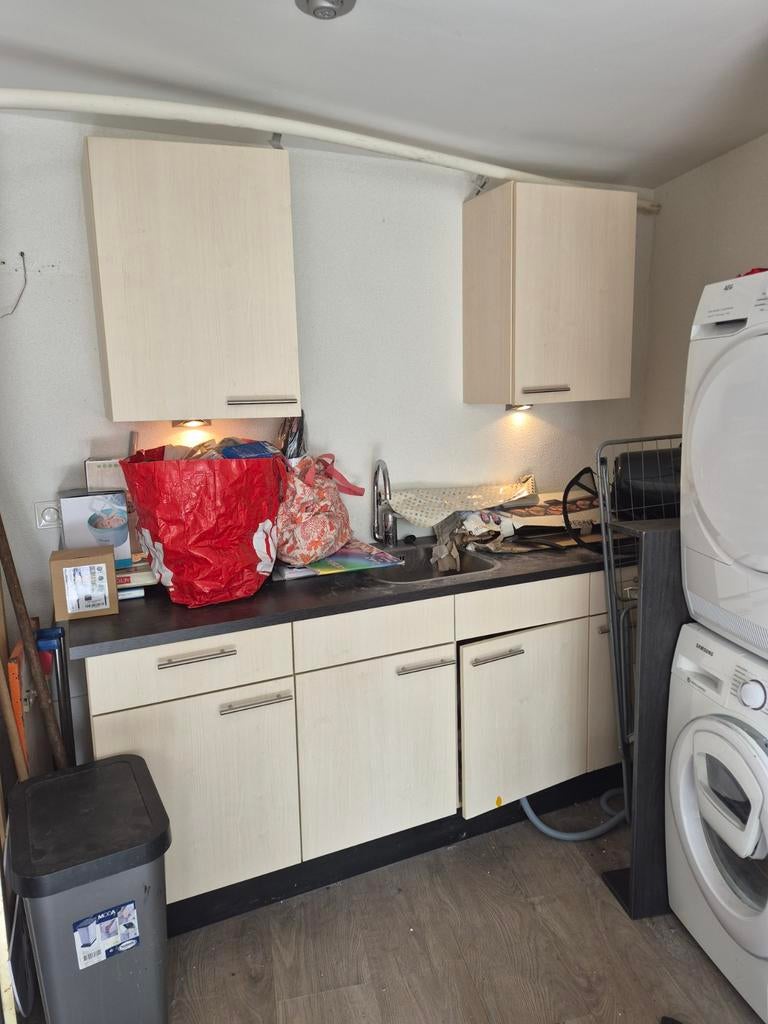 Keukenblok - Ziet er nog goed uit, zelf verwijderen, Huis en Inrichting, Keuken | Complete keukens, Zo goed als nieuw, Enkelwandige keuken