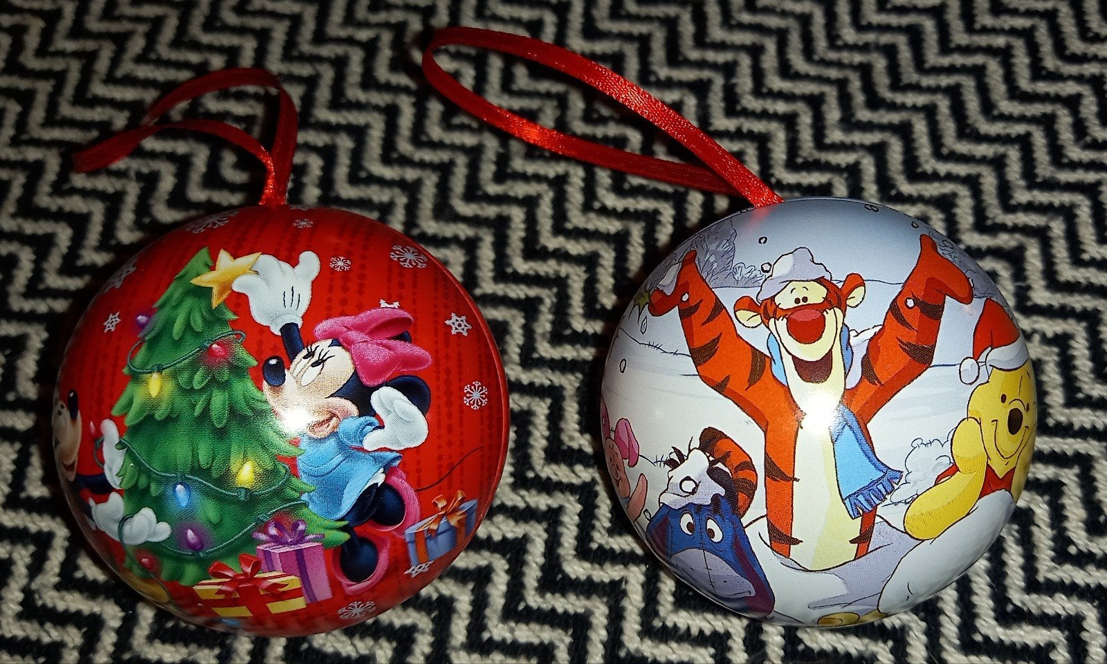 2 metalen Disney kerstballen, Ophalen of Verzenden, Gebruikt
