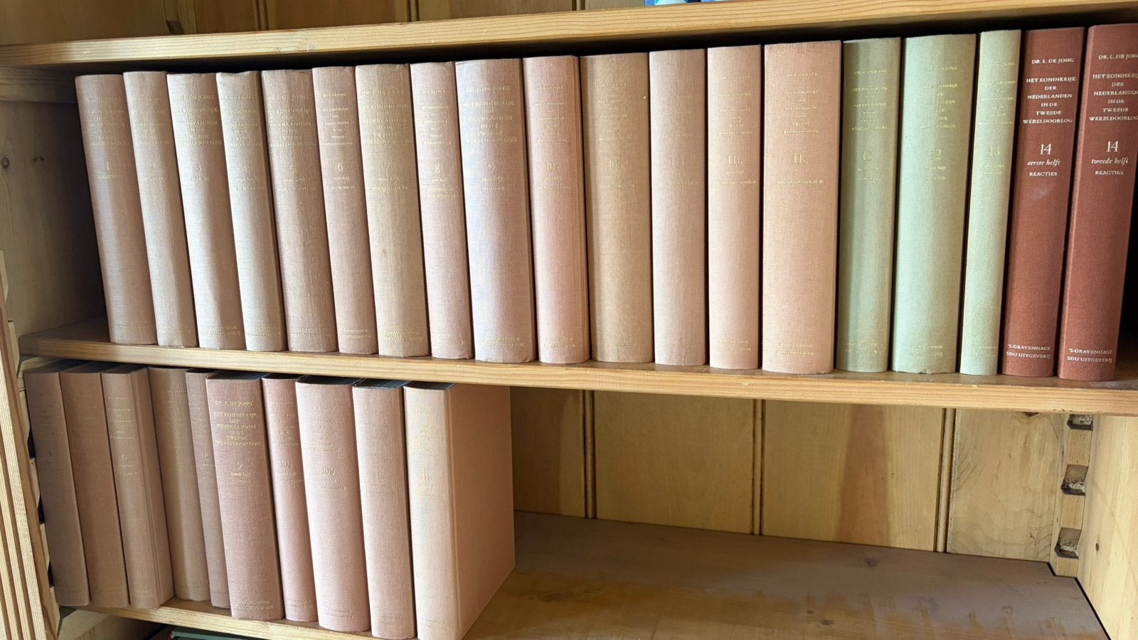Het Koninkrijk der Nederlanden in de Wereldoorlog L. de Jong, Boeken, Ophalen of Verzenden, Zo goed als nieuw, Overige onderwerpen