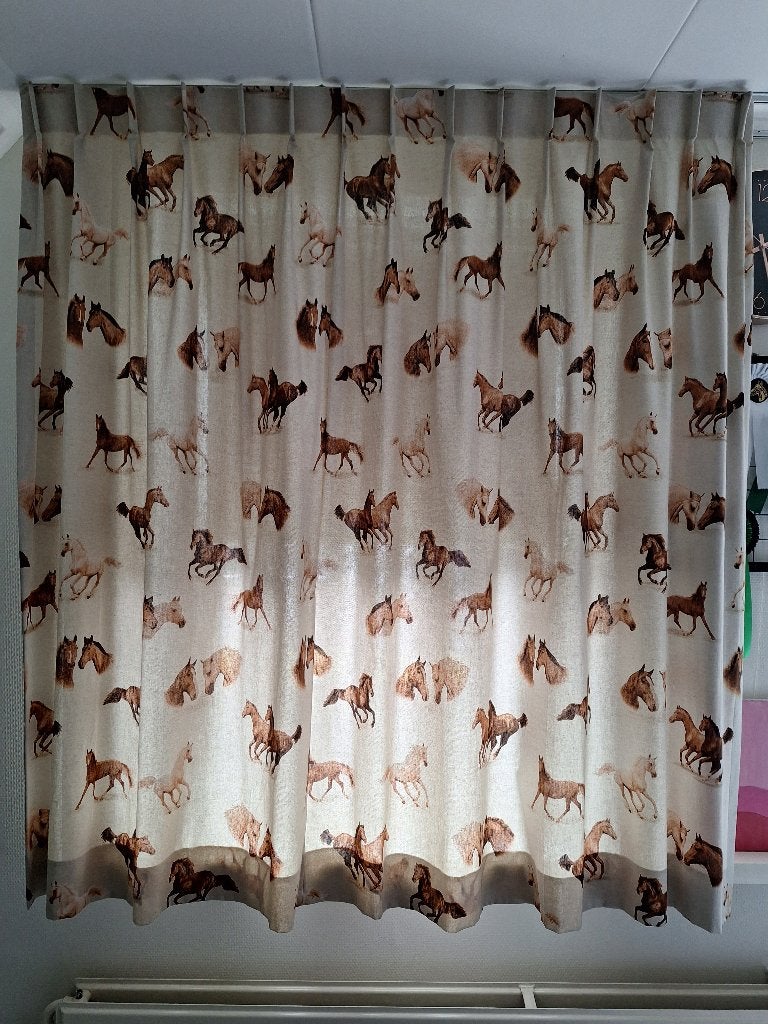 Gordijnen paarden, Huis en Inrichting, Ophalen, 169 cm, Plooiafwerking, Zo goed als nieuw