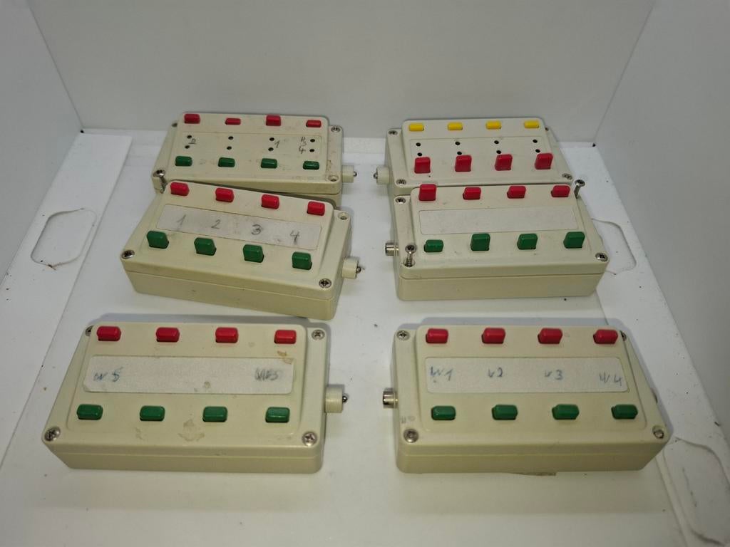 6 witte ( wat verkleurt) marklin schakel kastjes, Hobby en Vrije tijd, Ophalen of Verzenden, Gebruikt, Wisselstroom, Märklin